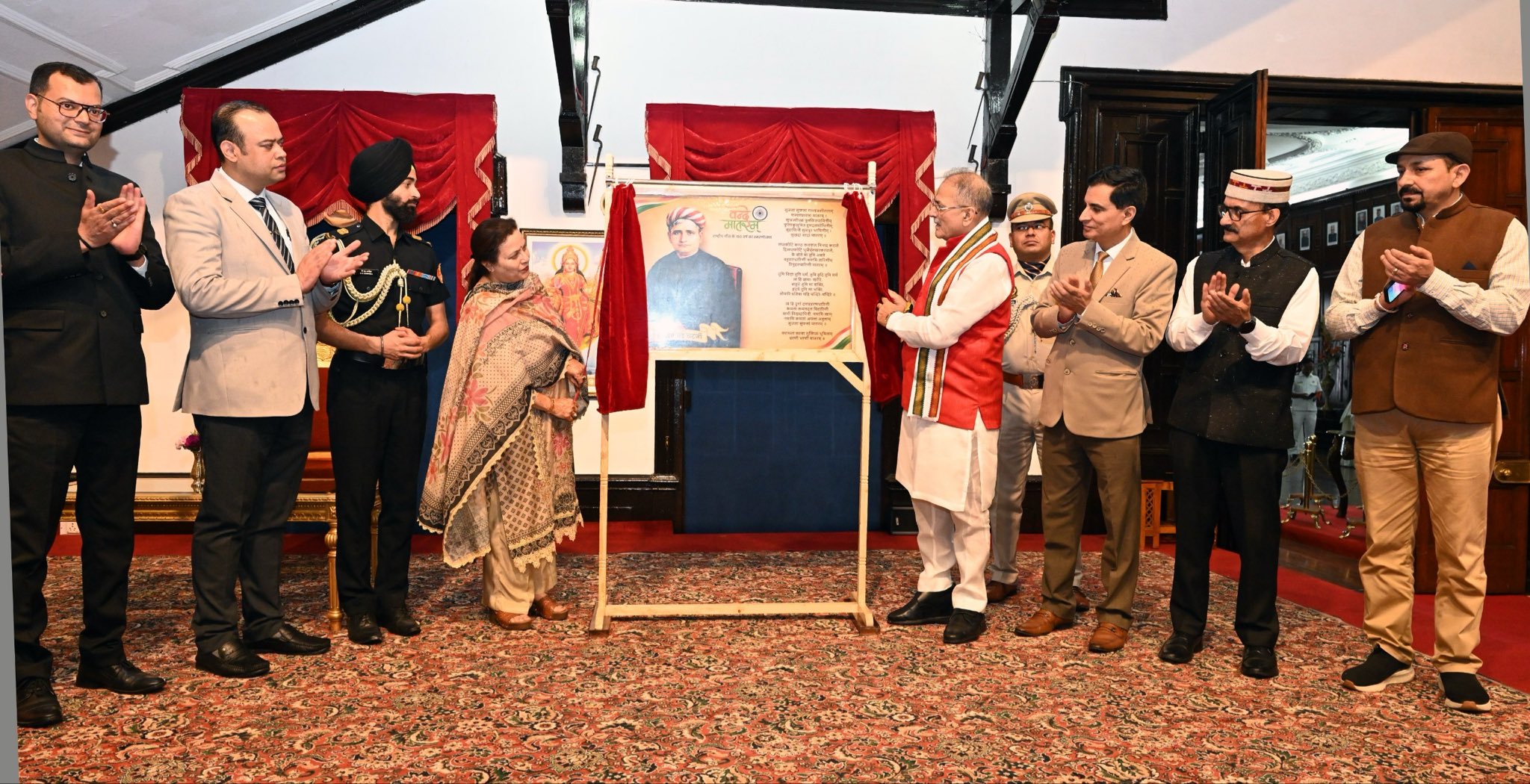 Hon'ble Governor Shri Kavinder Gupta, unveiled a Commemorative plaque honouring Bankim Chandra Chattopadhyay.